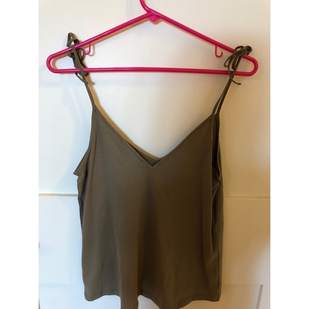 NWTs!! Women’s Tie-Strap Knit Tank Top - Picture 2 of 3